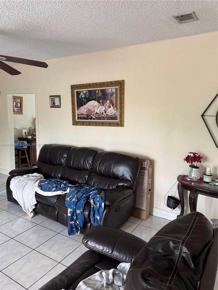 https://bt-photos.global.ssl.fastly.net/miami/orig_boomver_1_A12030560-2.jpg