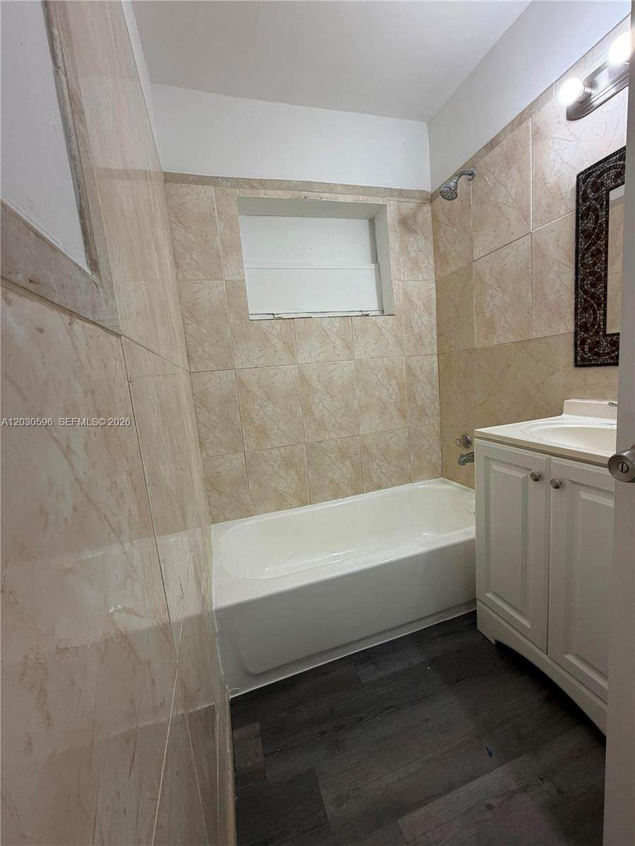 https://bt-photos.global.ssl.fastly.net/miami/orig_boomver_1_A12030596-2.jpg