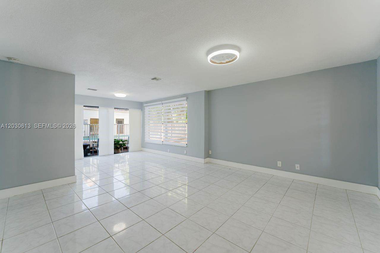 https://bt-photos.global.ssl.fastly.net/miami/orig_boomver_1_A12030613-2.jpg