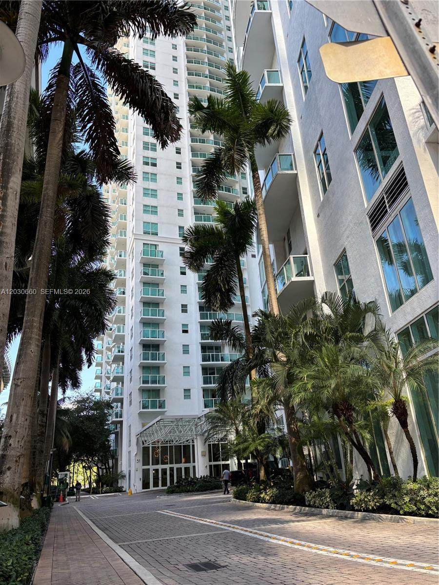 https://bt-photos.global.ssl.fastly.net/miami/orig_boomver_1_A12030660-2.jpg