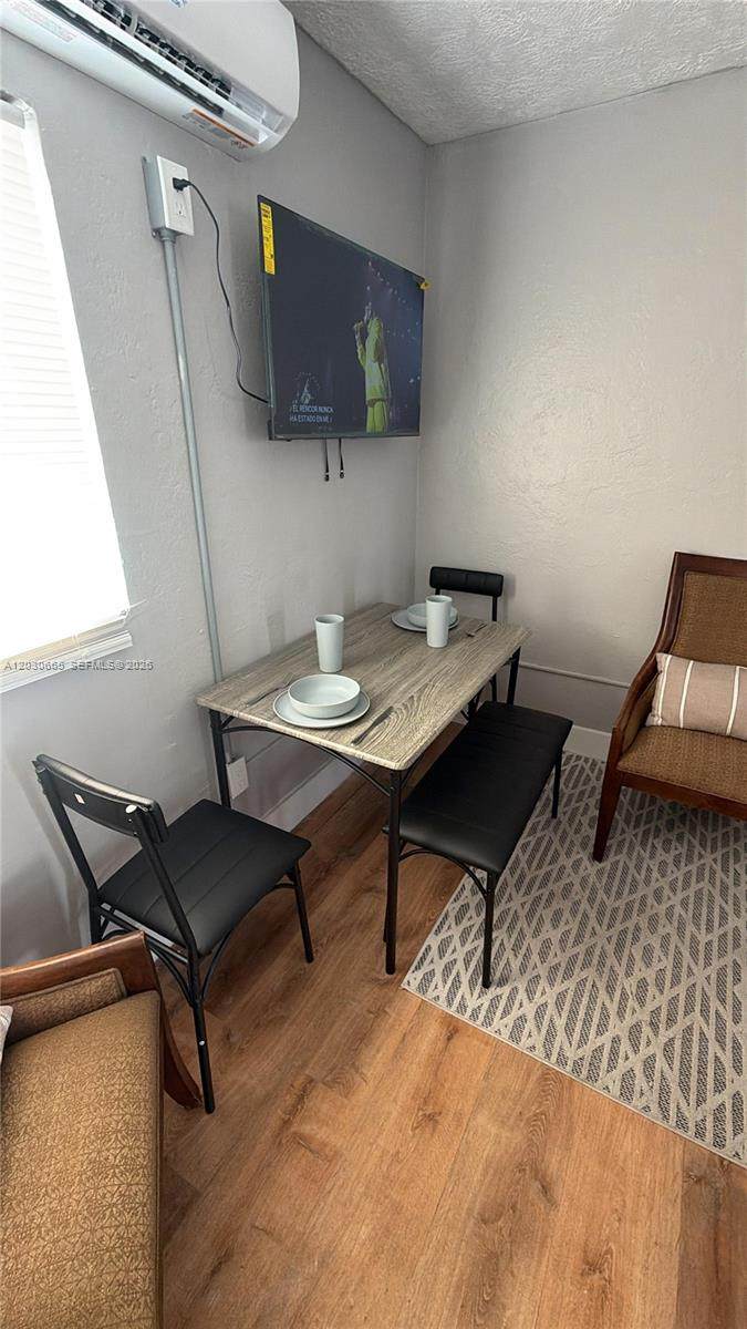 615 4th St - Photo 1