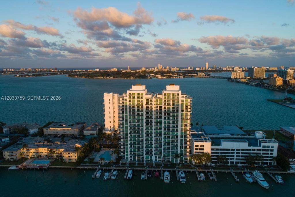 https://bt-photos.global.ssl.fastly.net/miami/orig_boomver_1_A12030759-2.jpg