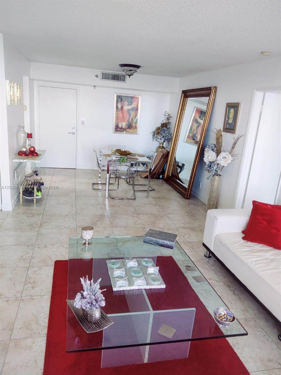 https://bt-photos.global.ssl.fastly.net/miami/1280_boomver_1_A12030876-2.jpg