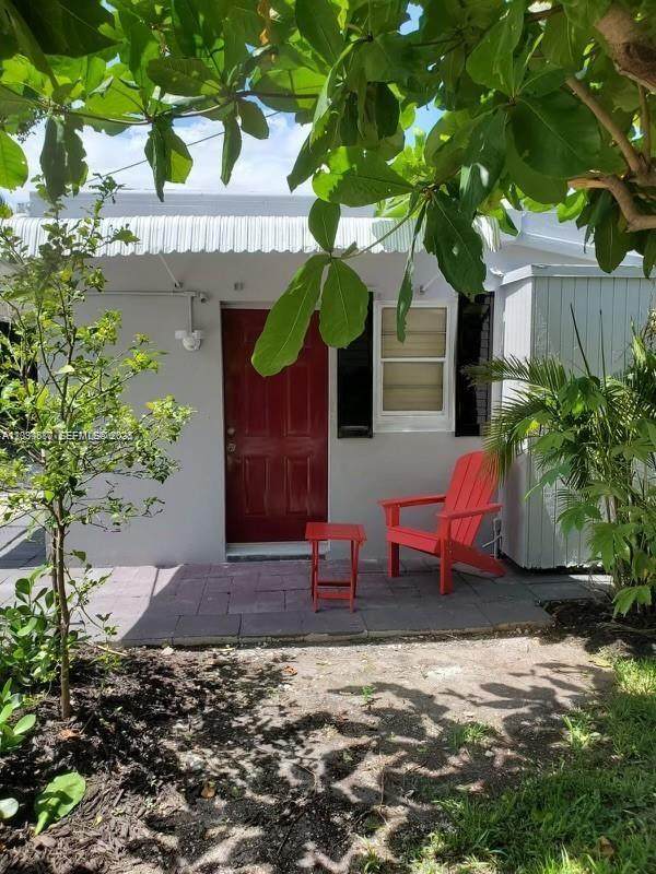 243 14th St - Photo 1