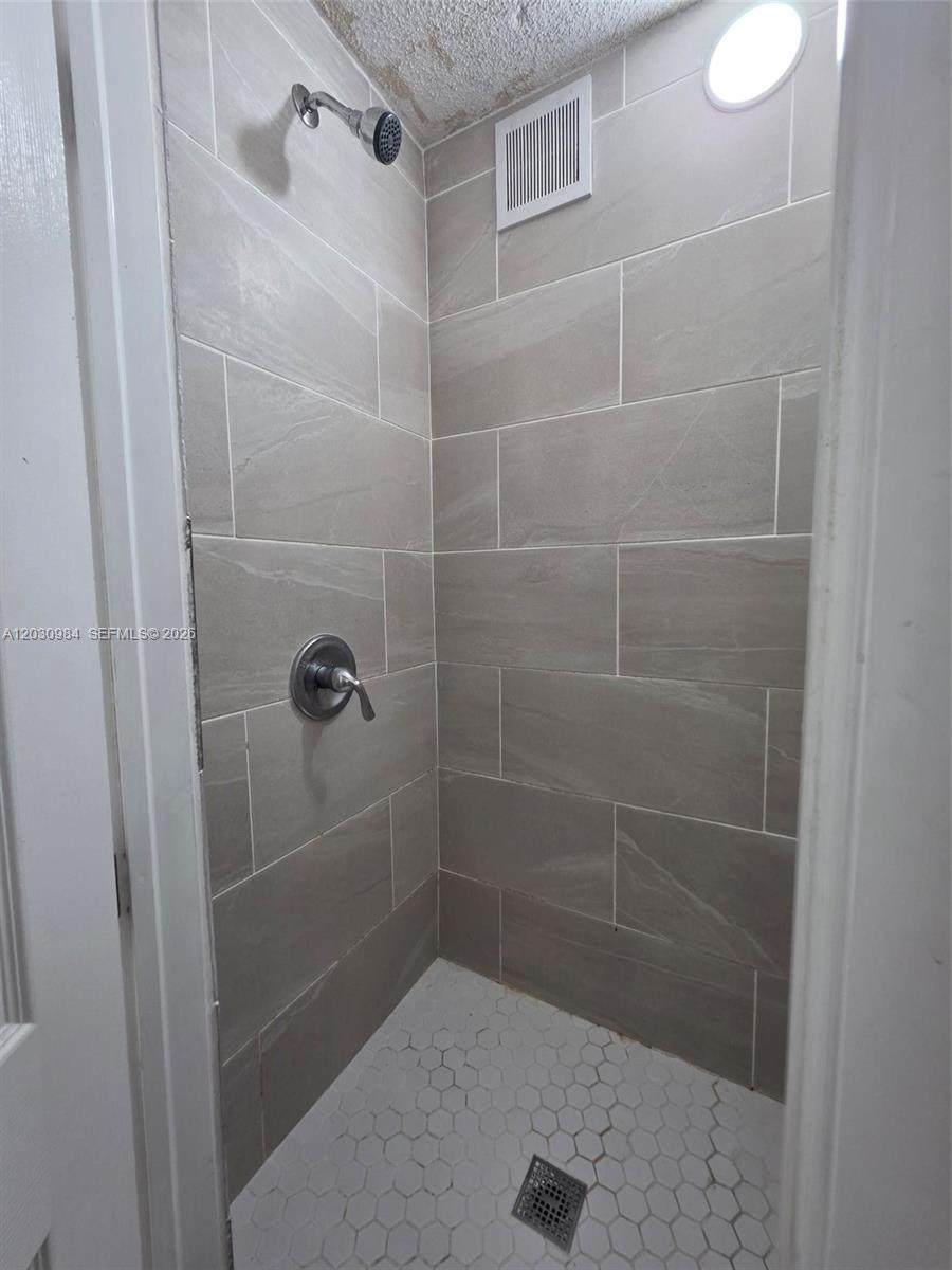 https://bt-photos.global.ssl.fastly.net/miami/1280_boomver_1_A12030984-2.jpg