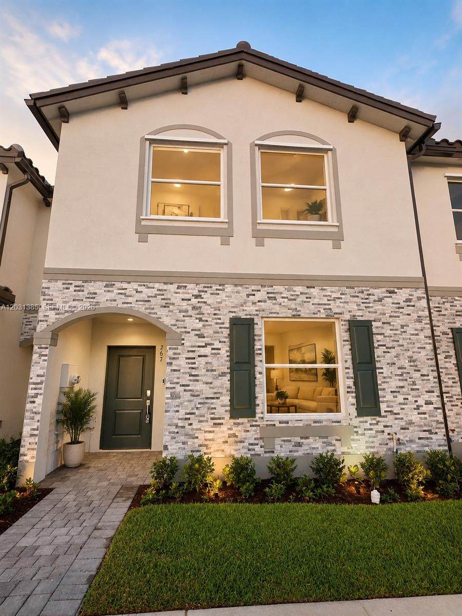 267 11th Ct - Photo 1