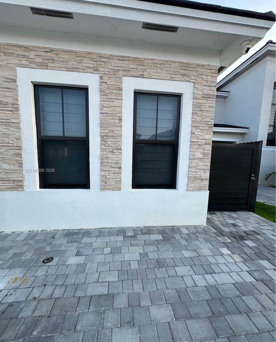 https://bt-photos.global.ssl.fastly.net/miami/orig_boomver_1_A12032042-2.jpg