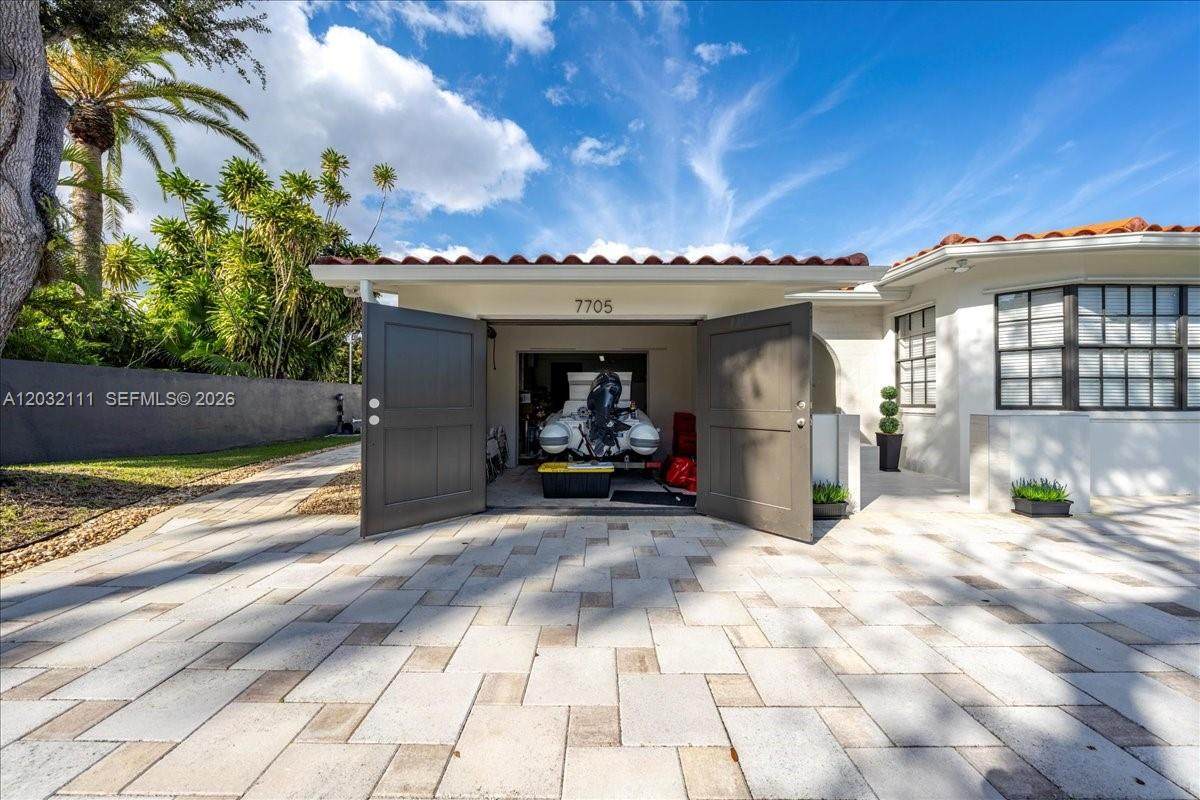 https://bt-photos.global.ssl.fastly.net/miami/orig_boomver_1_A12032111-2.jpg