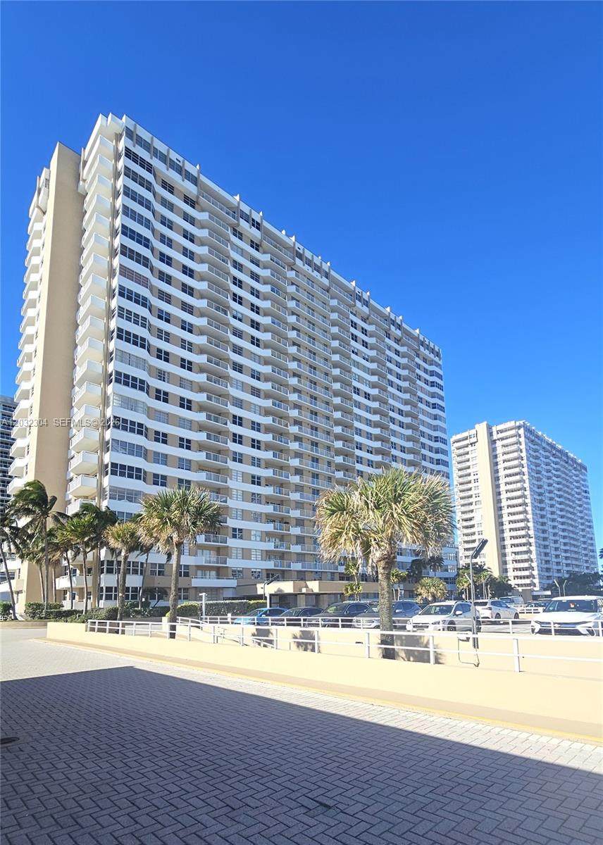1950 Ocean Dr - Photo 1
