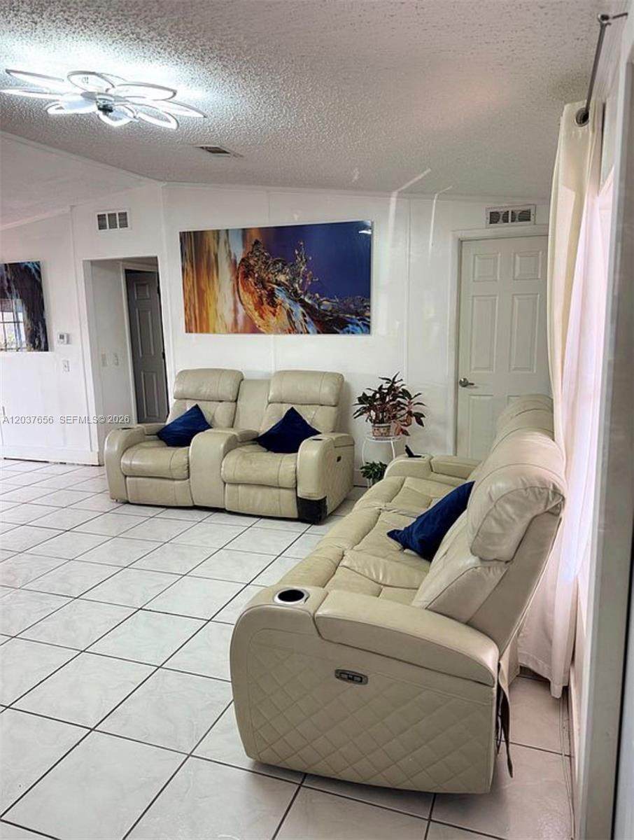 https://bt-photos.global.ssl.fastly.net/miami/orig_boomver_1_A12037656-2.jpg
