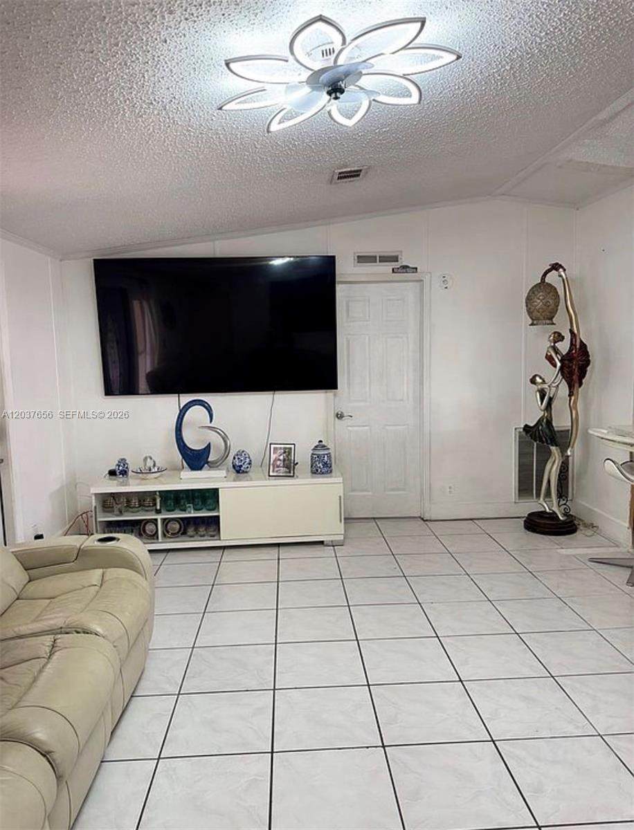 https://bt-photos.global.ssl.fastly.net/miami/orig_boomver_1_A12037656-2.jpg