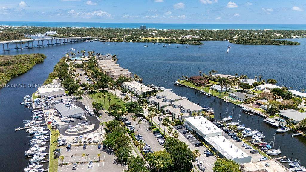 23 Royal Palm Pt - Photo 1