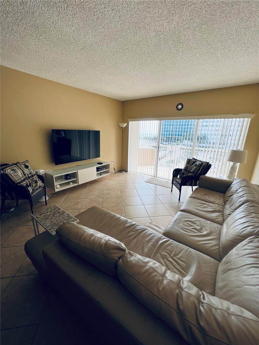 https://bt-photos.global.ssl.fastly.net/miami/orig_boomver_1_A12039013-2.jpg