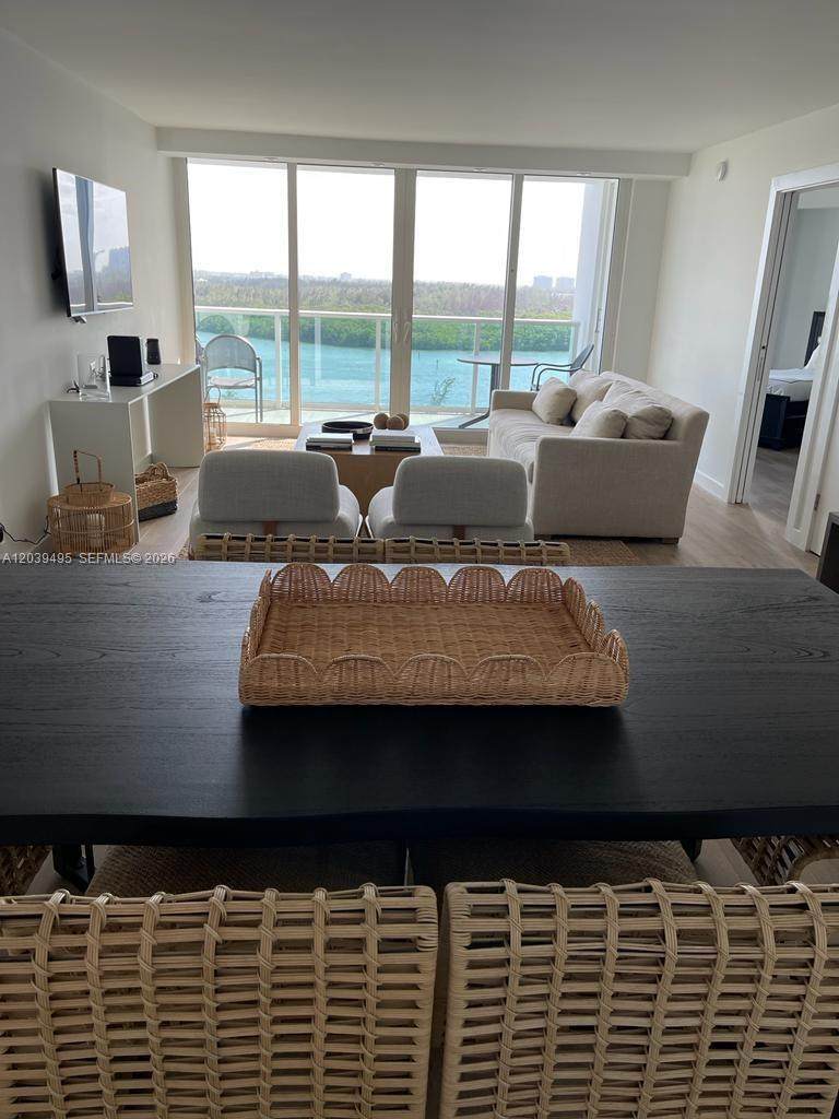 100 Bayview Dr - Photo 1