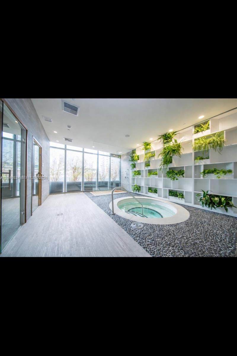 https://bt-photos.global.ssl.fastly.net/miami/orig_boomver_1_A12040534-2.jpg