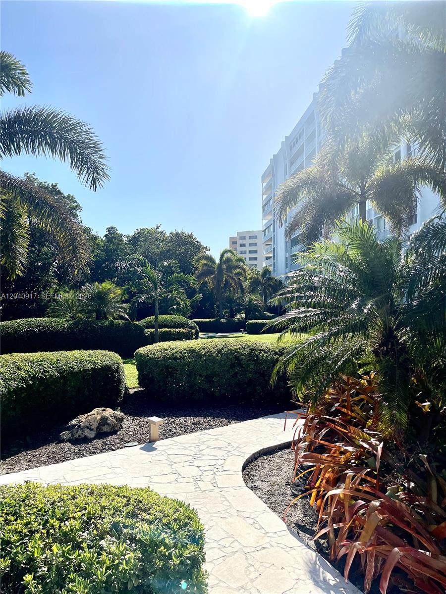 https://bt-photos.global.ssl.fastly.net/miami/1280_boomver_1_A12040917-2.jpg