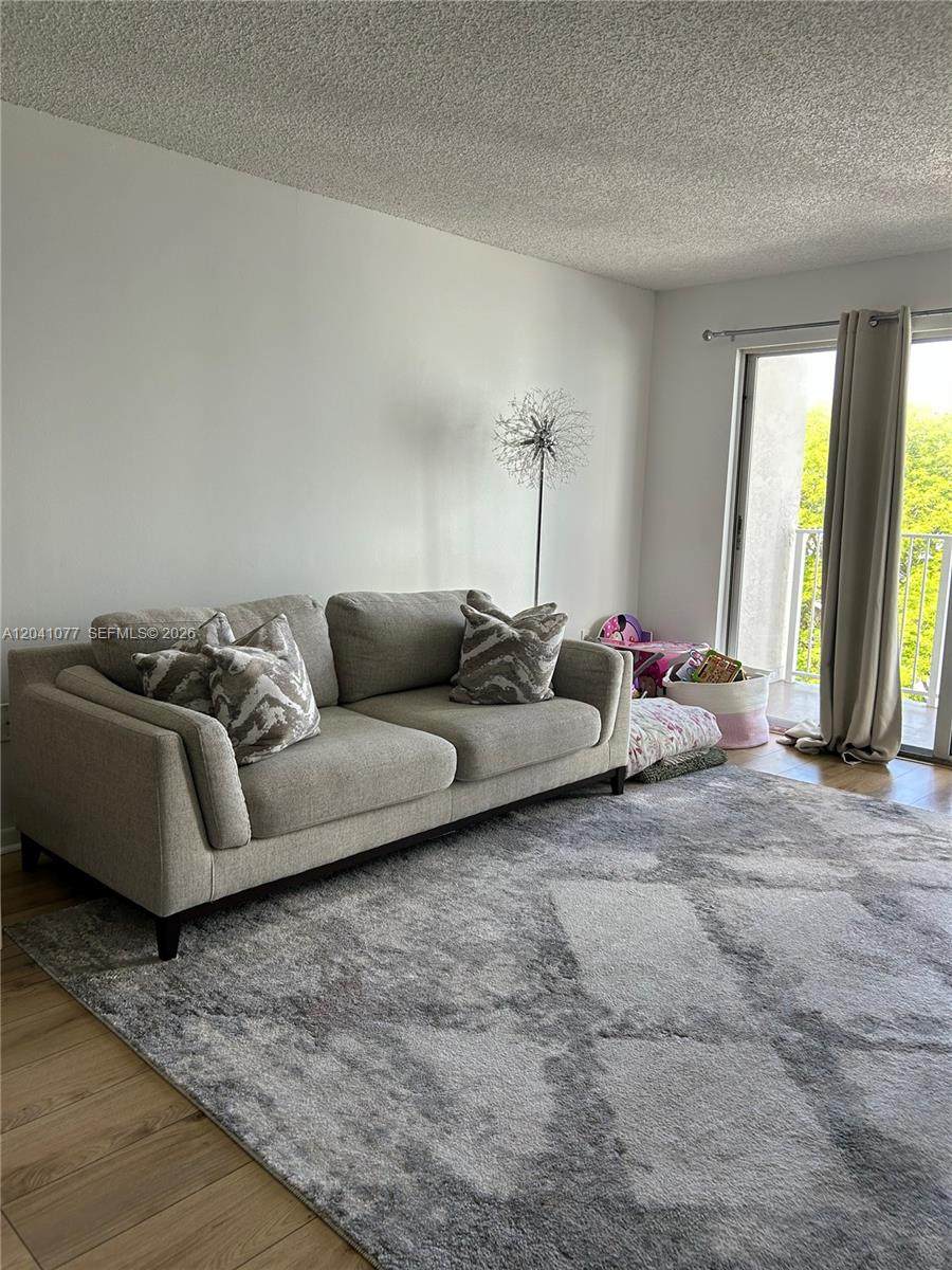 1975 Normandy Dr - Photo 1