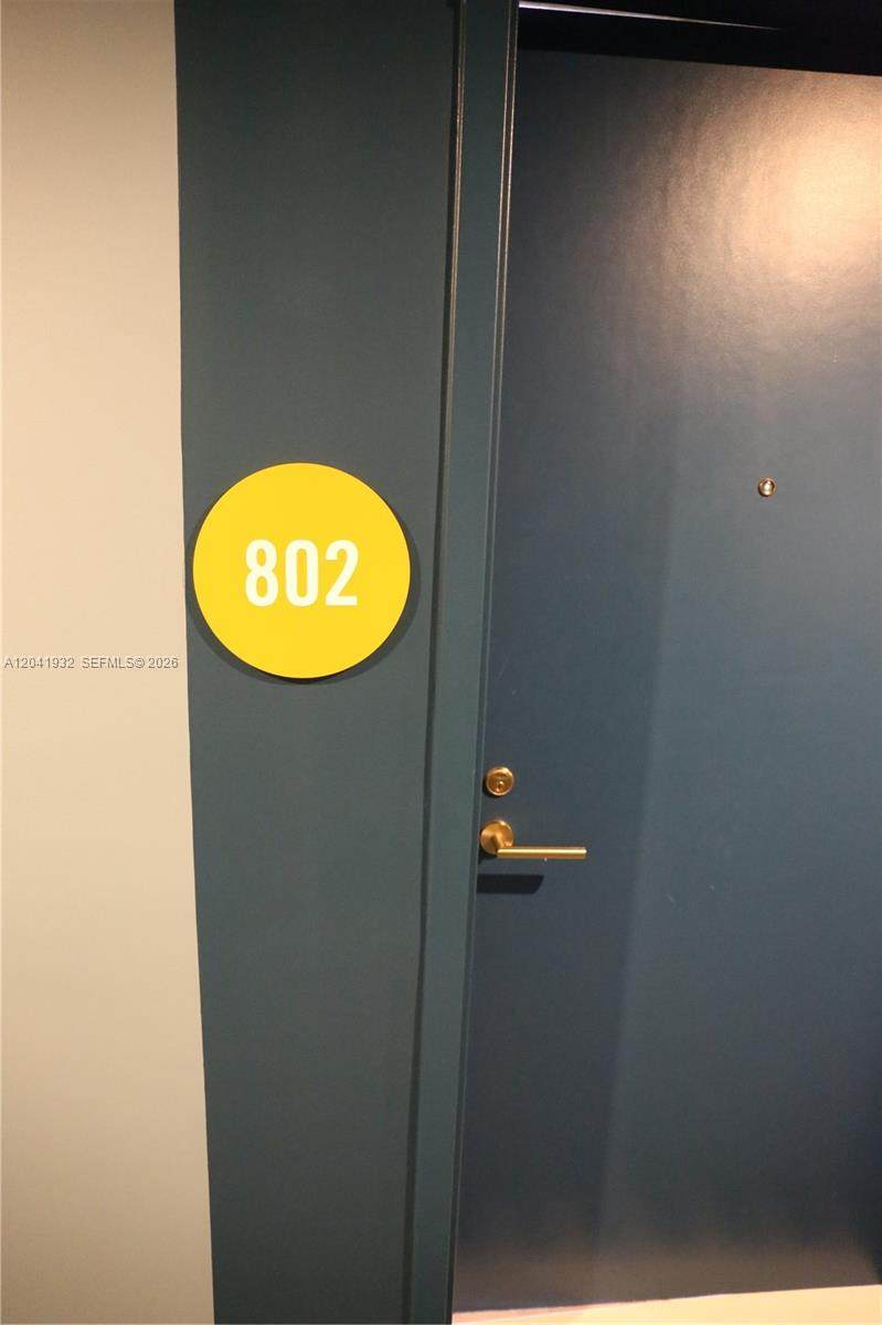 90 32nd St - Photo 1