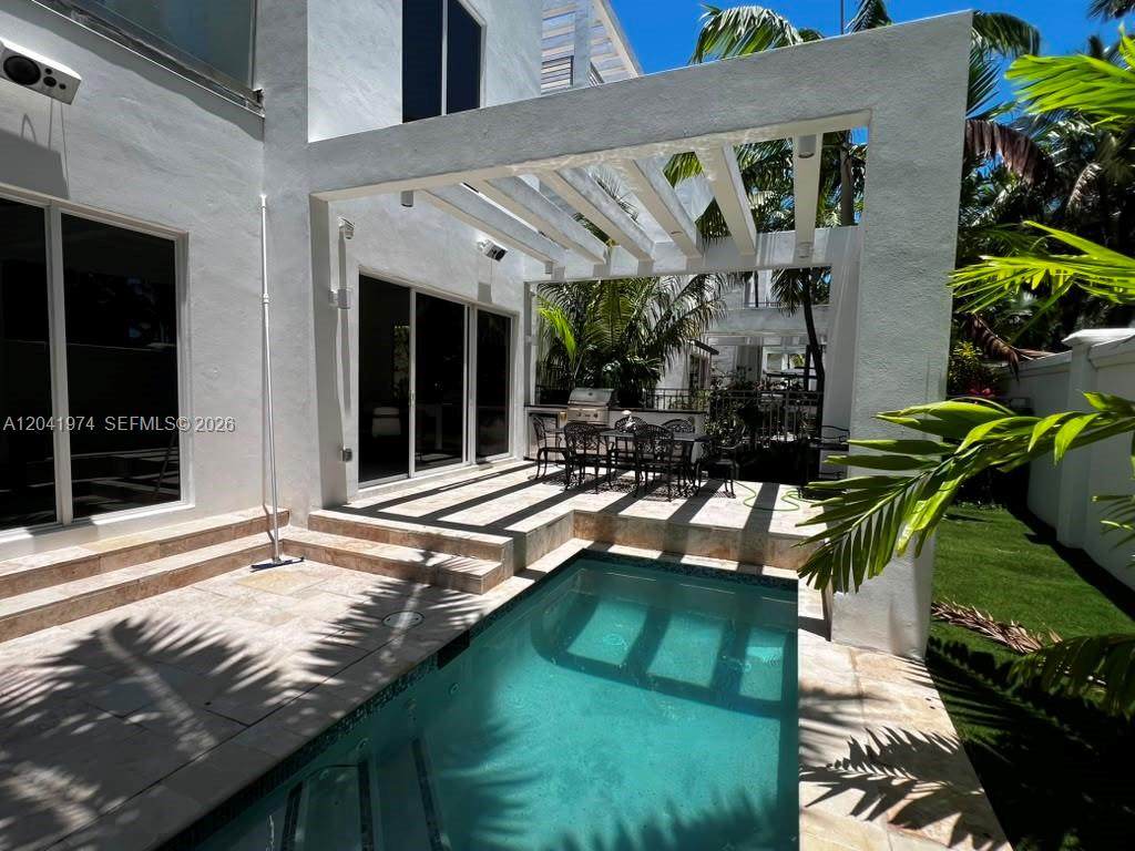 https://bt-photos.global.ssl.fastly.net/miami/orig_boomver_1_A12041974-2.jpg