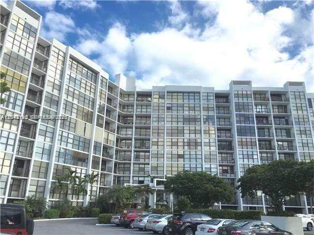 800 Parkview Dr - Photo 1