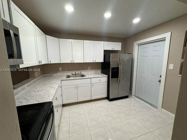 251 187th St - Photo 1
