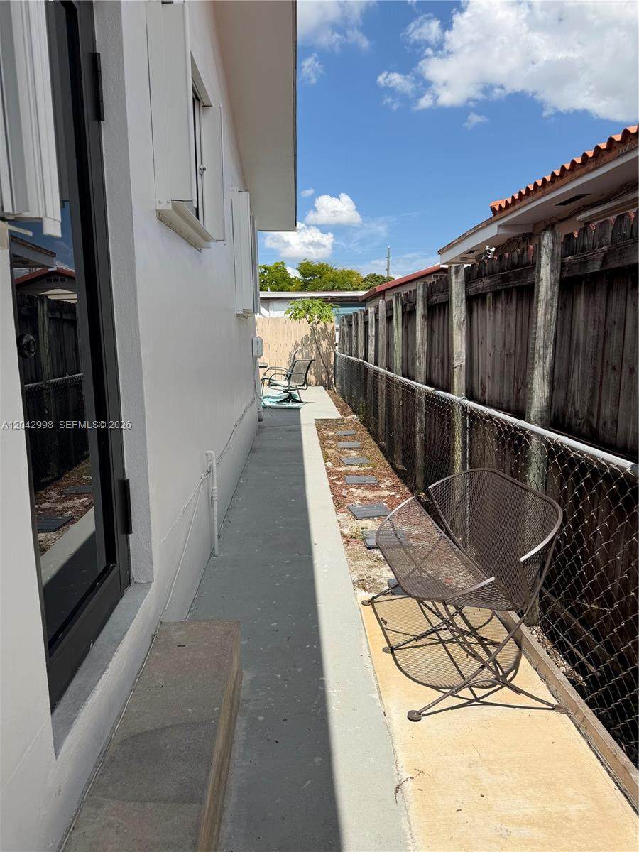 612 43rd Ct - Photo 1