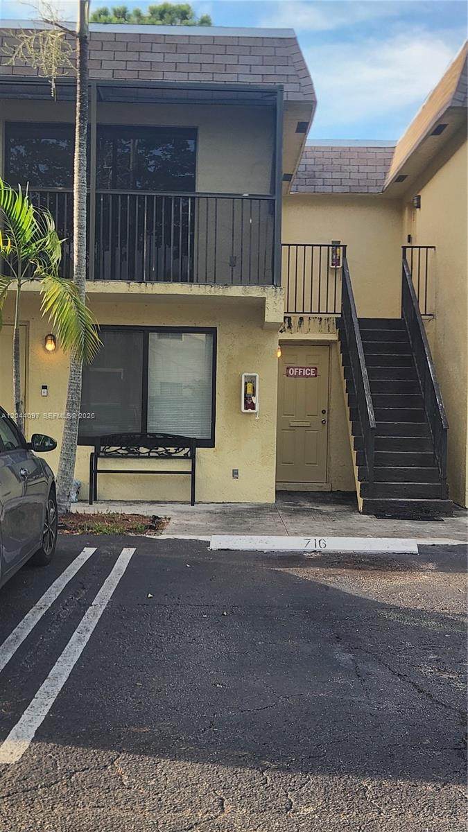 1045 Flagler Ave - Photo 1