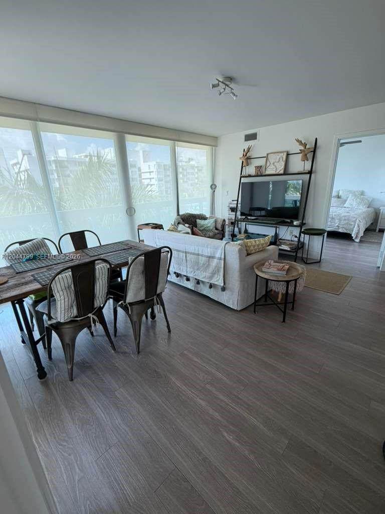 1025 92nd St - Photo 1