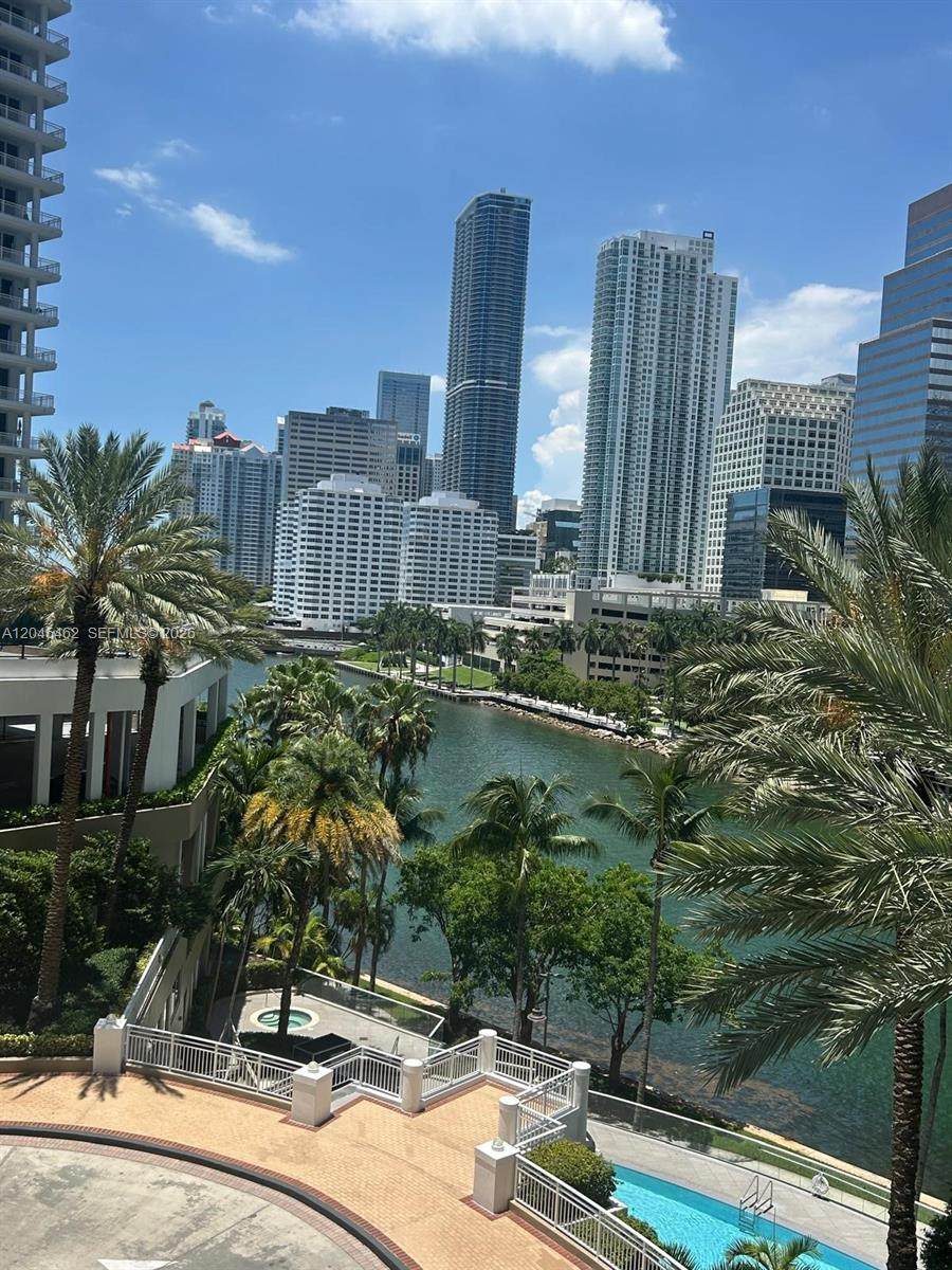 https://bt-photos.global.ssl.fastly.net/miami/orig_boomver_1_A12045462-2.jpg