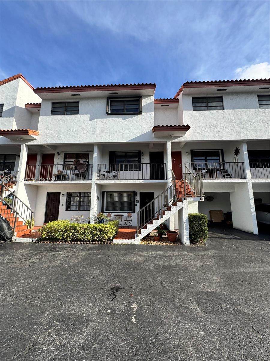 421 Swallow Dr - Photo 1