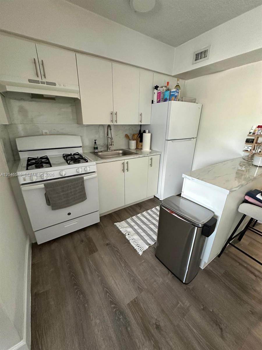 6805 88th St - Photo 1