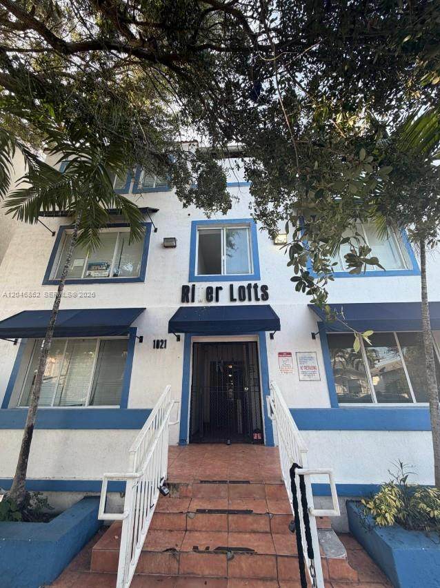 1021 3rd St - Photo 1