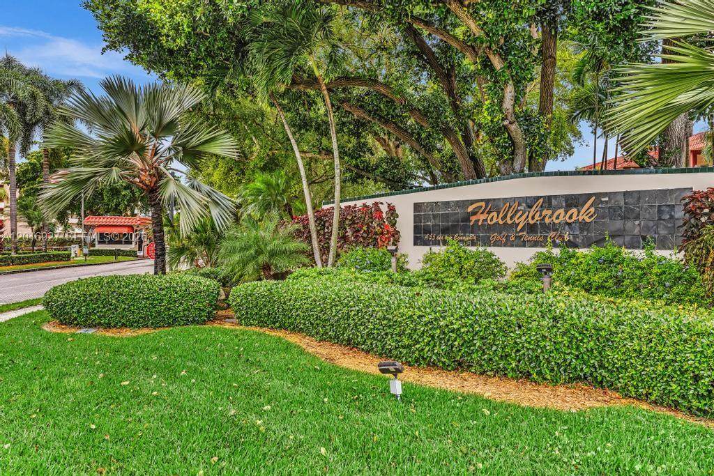 671 Hollybrook Dr - Photo 1