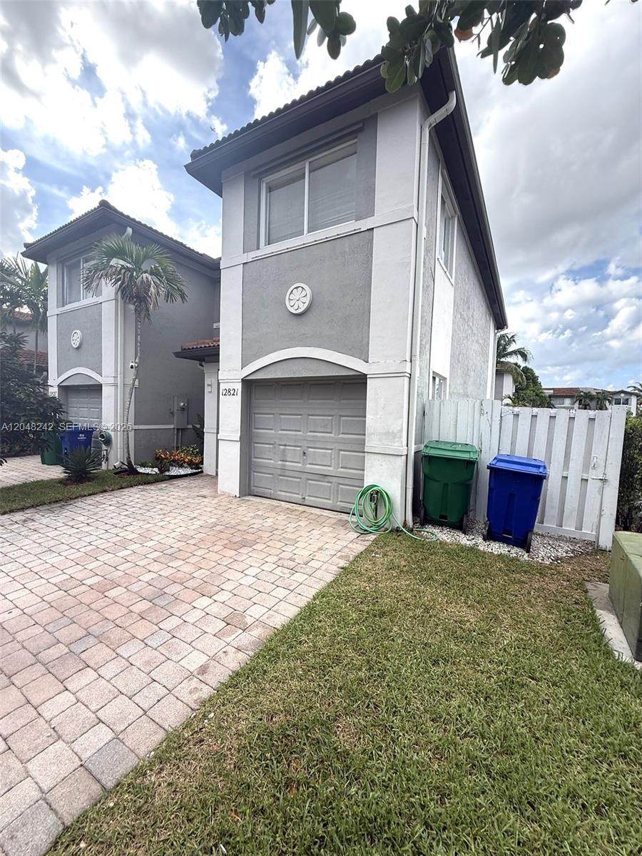 12821 29th St - Photo 1