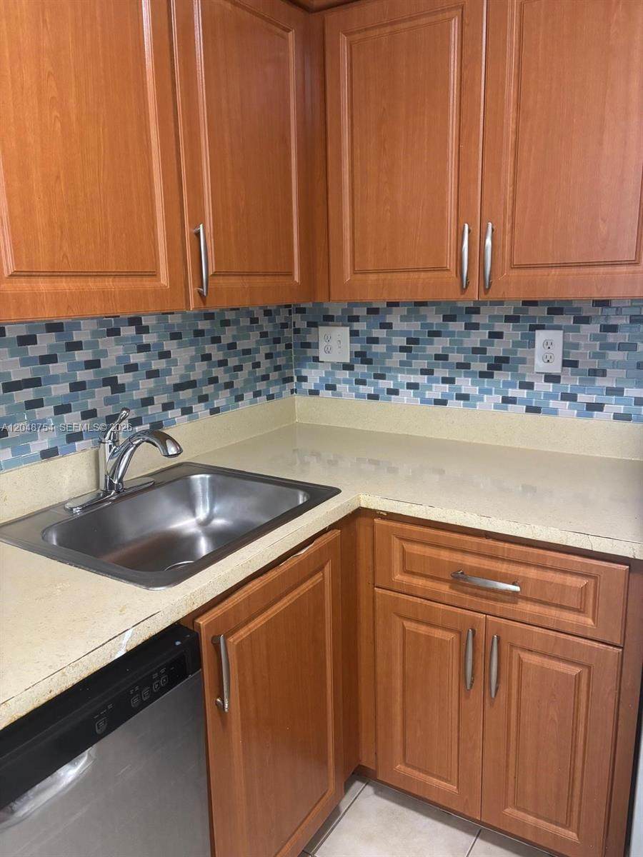 7110 179th St - Photo 1