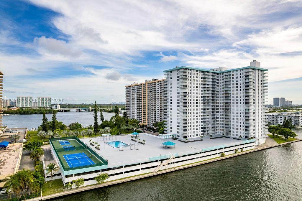 https://bt-photos.global.ssl.fastly.net/miami/orig_boomver_1_A12049432-2.jpg