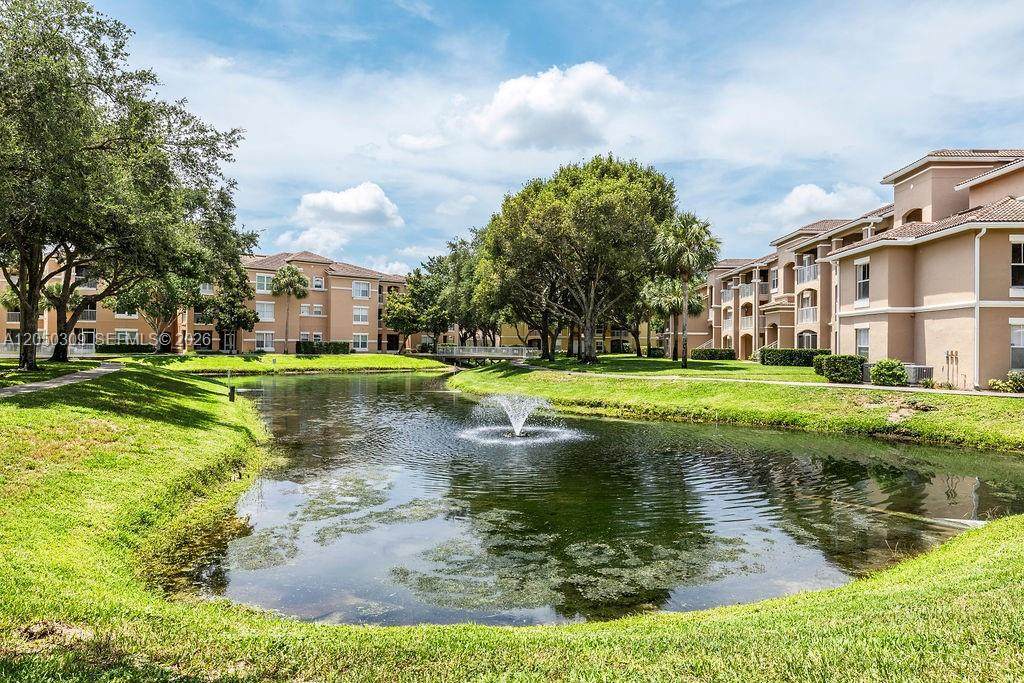 5060 Fairways Cir - Photo 1