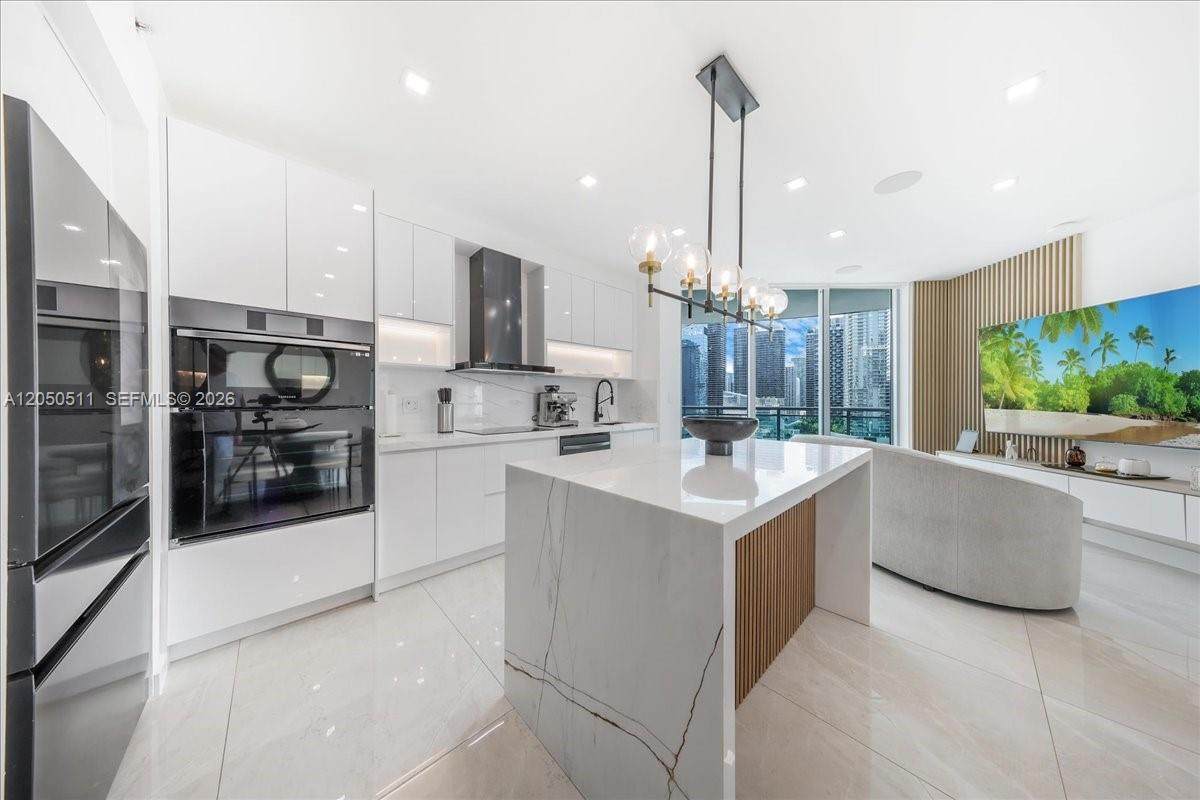 350 Miami Ave - Photo 1