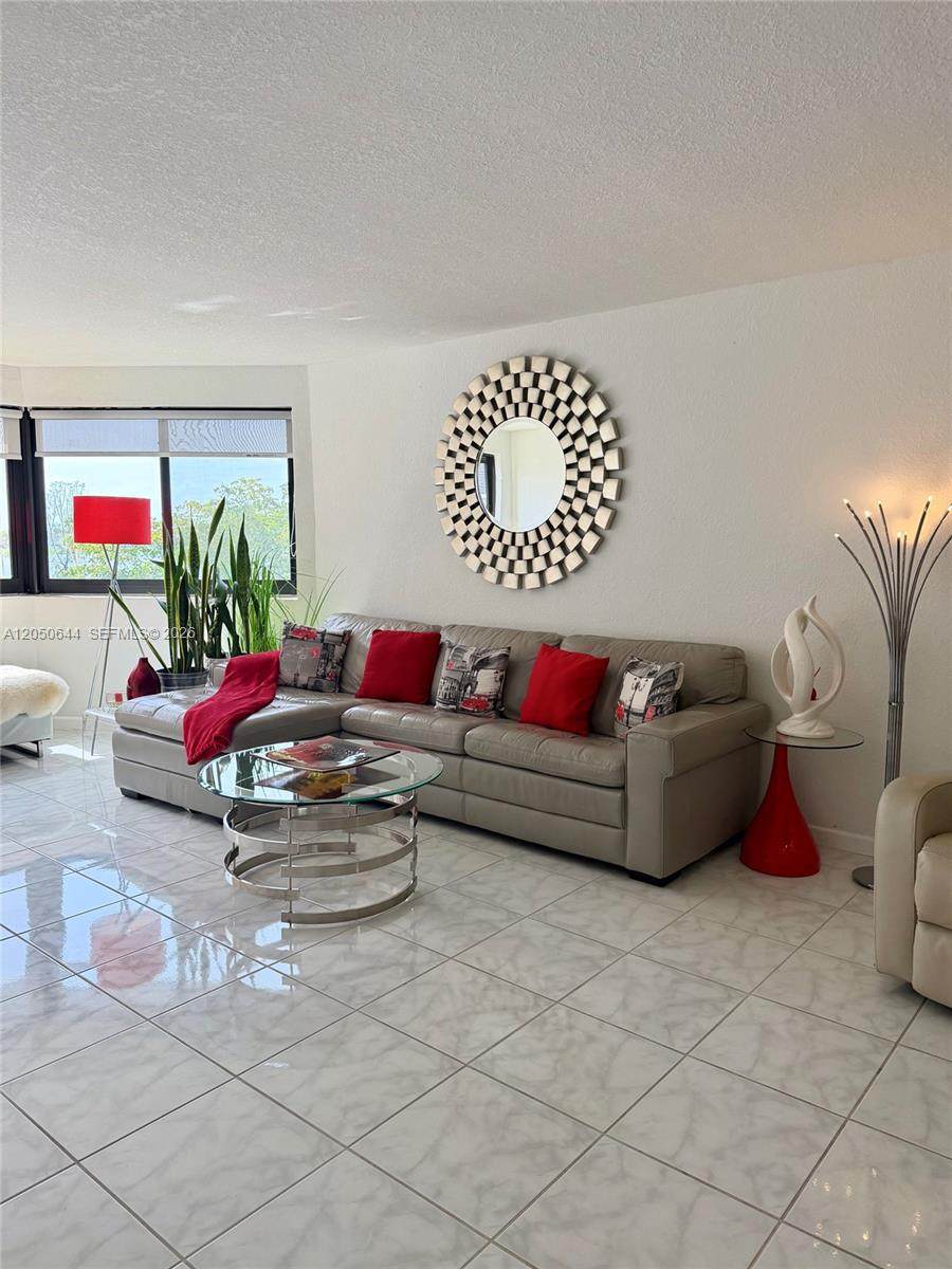 https://bt-photos.global.ssl.fastly.net/miami/orig_boomver_1_A12050644-2.jpg