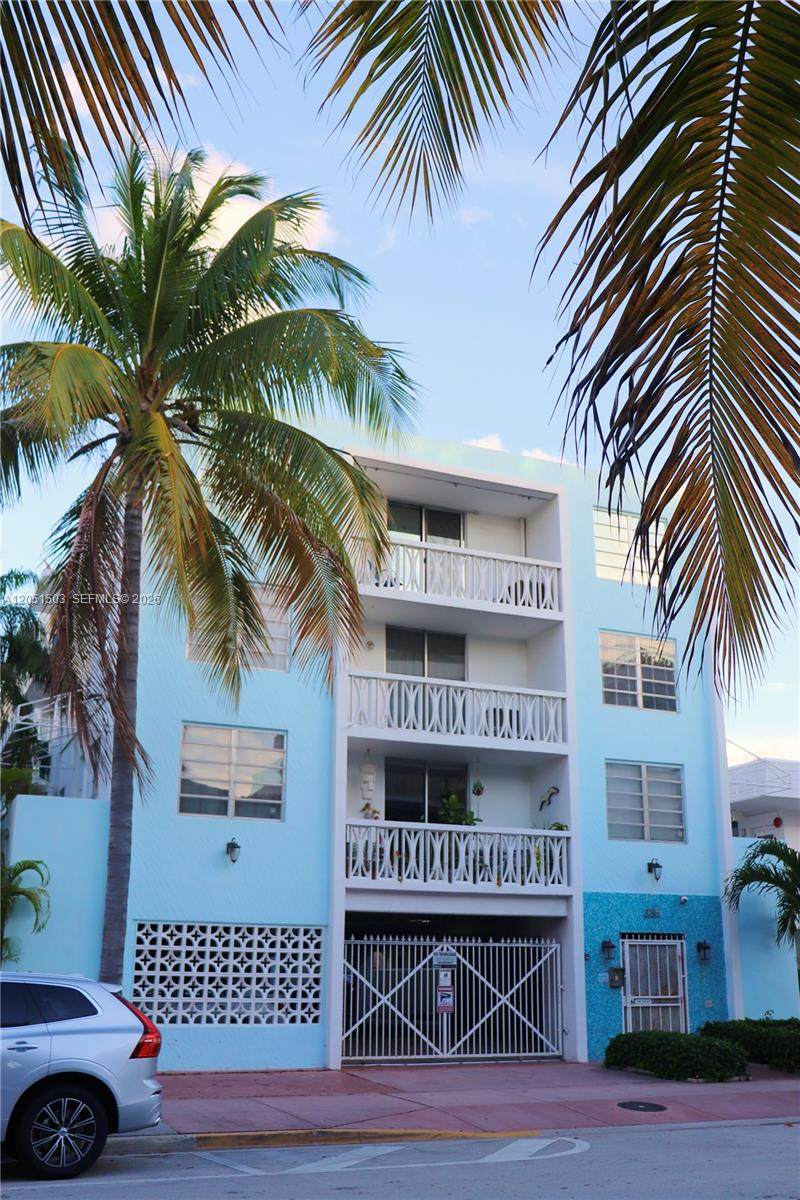 335 Collins Ave - Photo 1