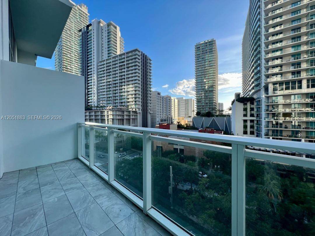 https://bt-photos.global.ssl.fastly.net/miami/orig_boomver_1_A12051883-2.jpg