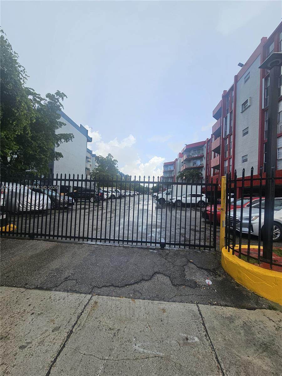 https://bt-photos.global.ssl.fastly.net/miami/orig_boomver_1_A12052195-2.jpg