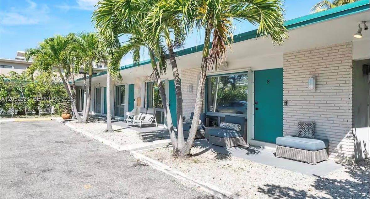 333 Palm St - Photo 1