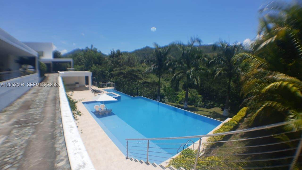 https://bt-photos.global.ssl.fastly.net/miami/orig_boomver_1_A12053004-2.jpg