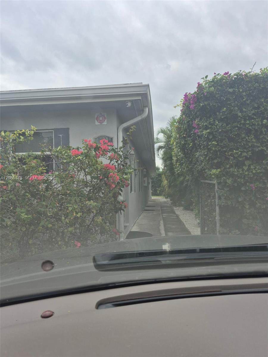 320 11th Ave - Photo 1