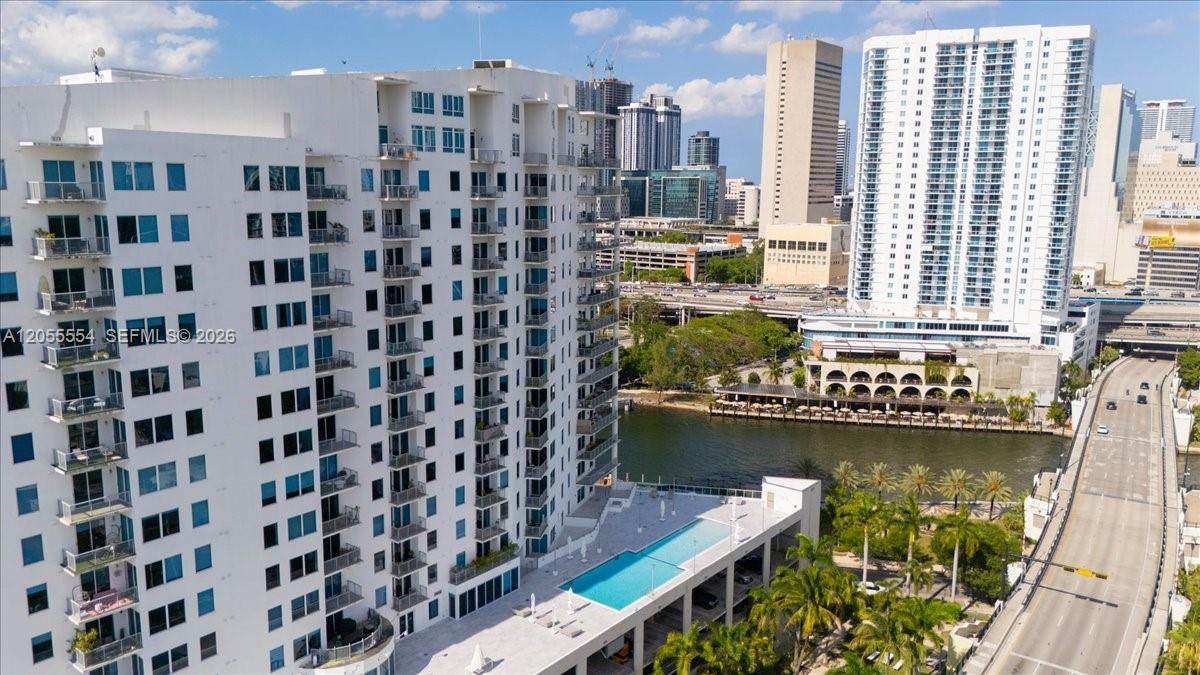 https://bt-photos.global.ssl.fastly.net/miami/orig_boomver_1_A12055554-2.jpg