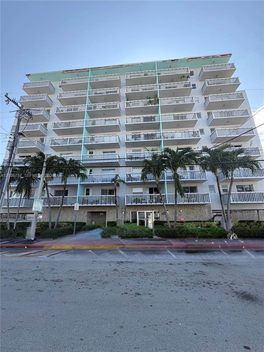 7620 Carlyle Ave - Photo 1