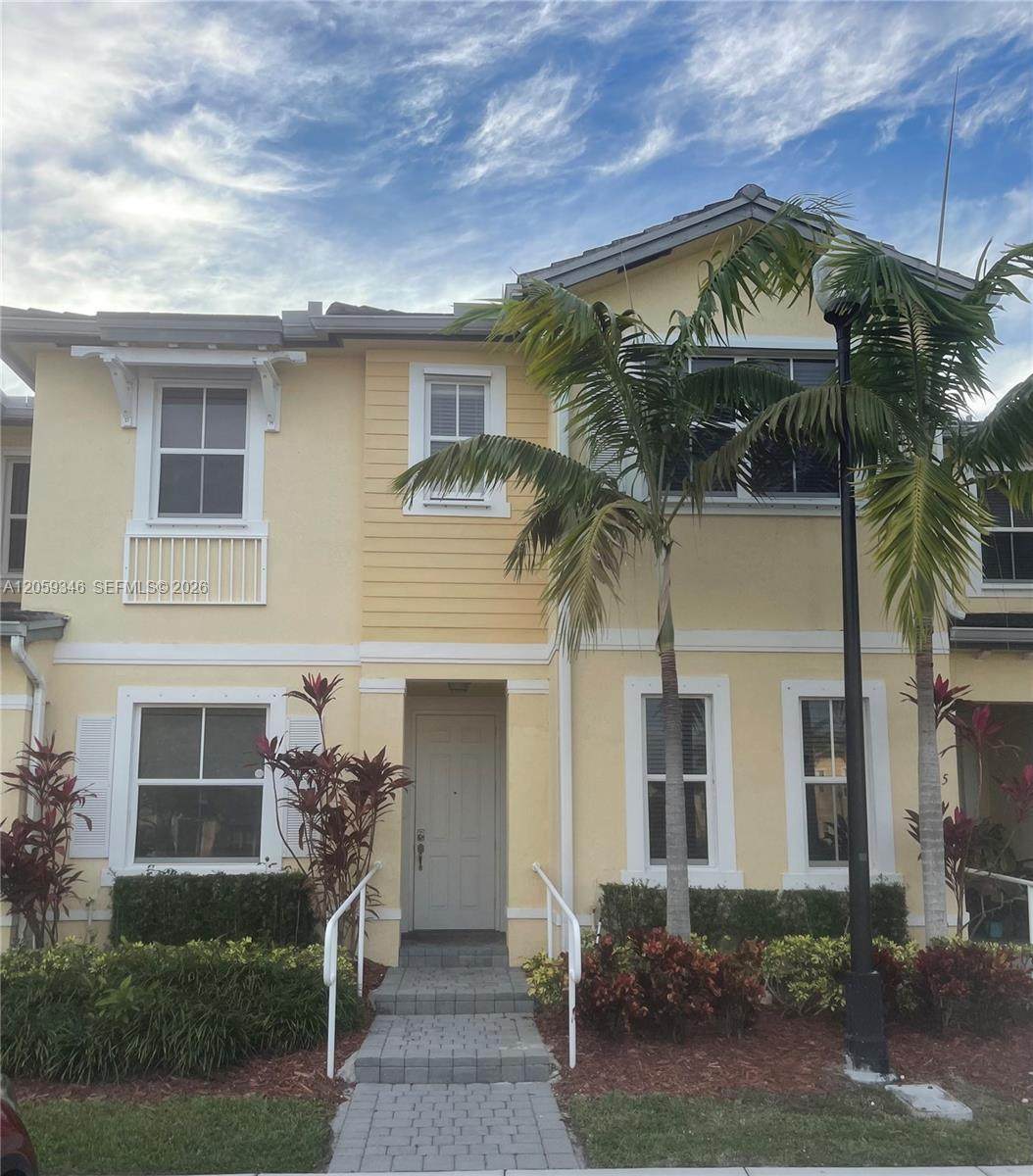 132 28th Pl - Photo 1