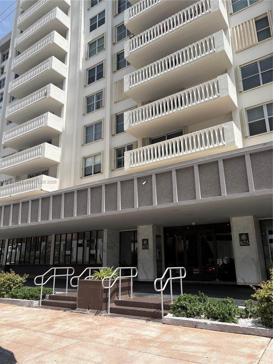 625 Biltmore Way - Photo 1