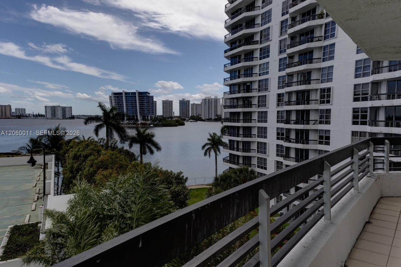 https://bt-photos.global.ssl.fastly.net/miami/orig_boomver_1_A12060011-2.jpg